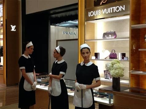 louis vuitton employees